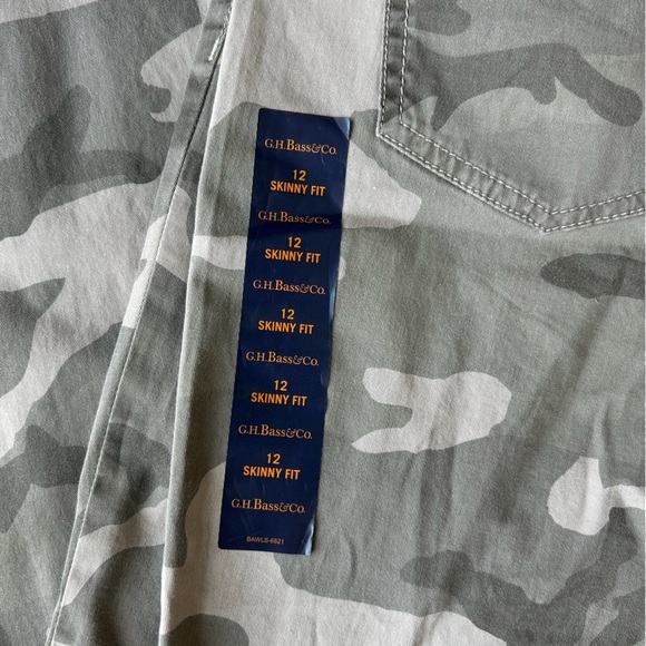 GH BASS & Co.  Camo Skinny Jeans size 12 - Picture 4 of 4